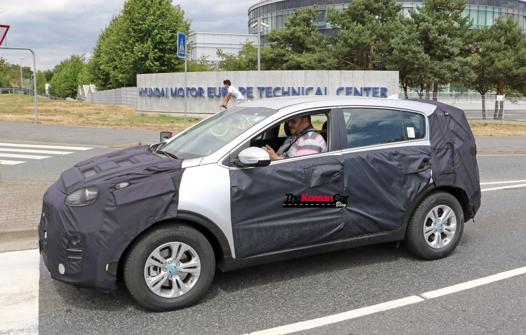 2016-kia-sportage-spotted-inside-4.jpg