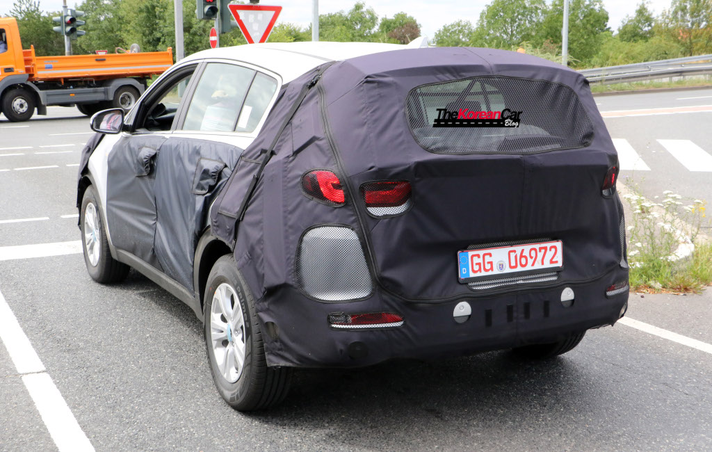 2016-kia-sportage-spotted-inside-5.jpg