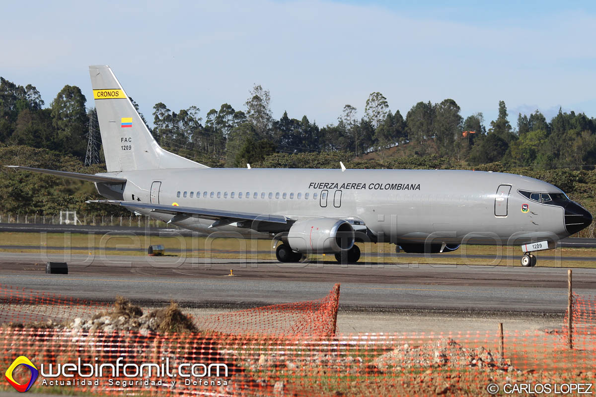 B-737F Cronos Fuerza Aérea Colombiana FAC1203.jpg