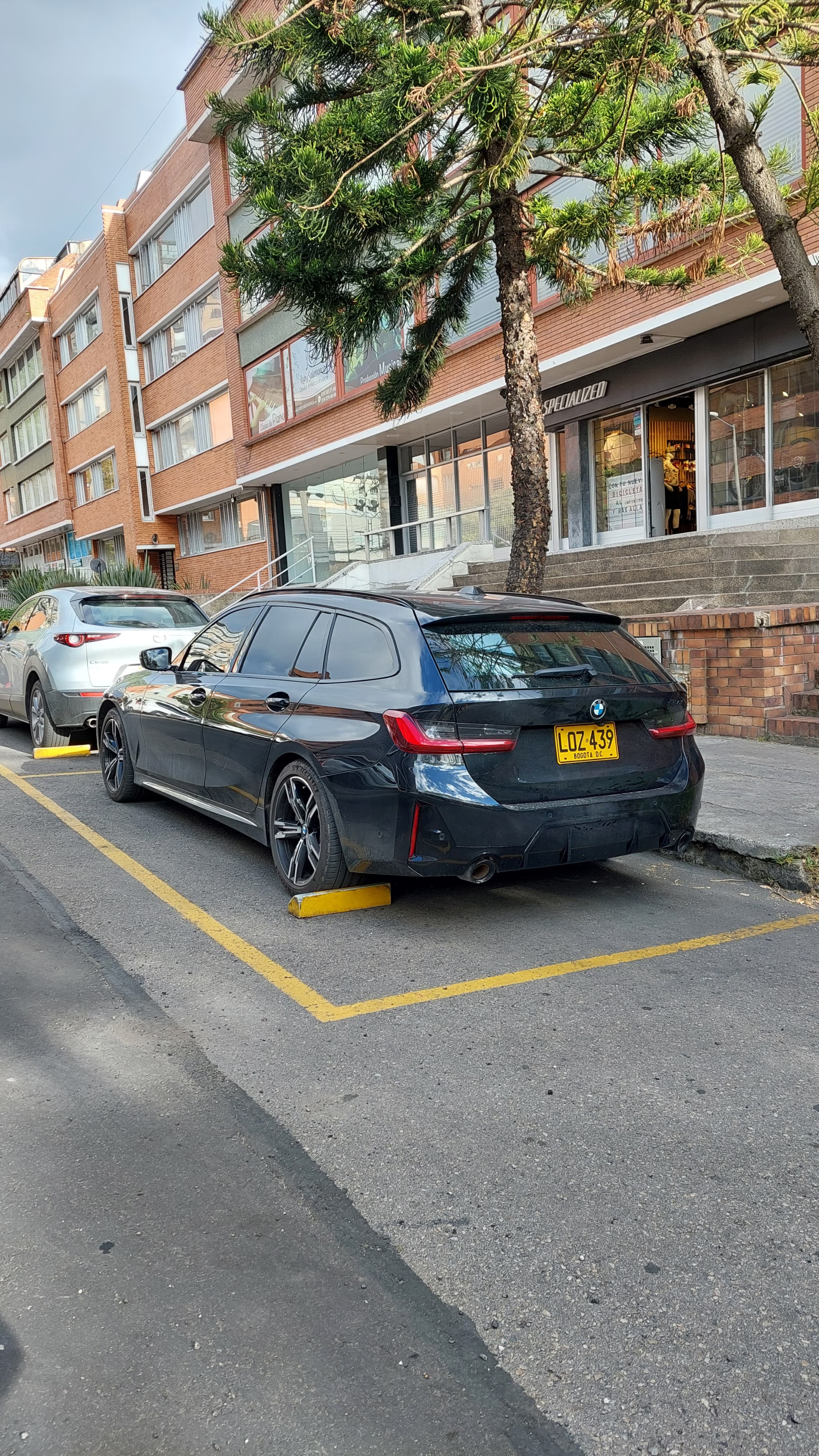 bmw330iwagon.jpeg