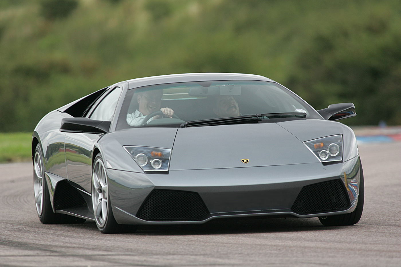 Gray_Lamborghini_LP640.jpg