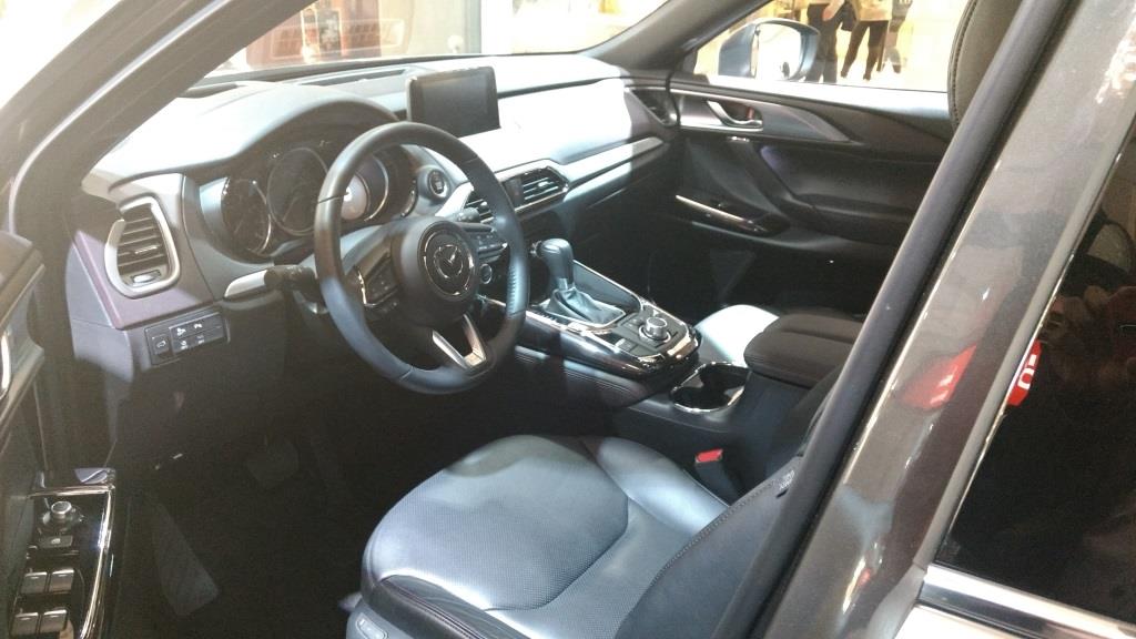Interior Mazda CX-9.jpg