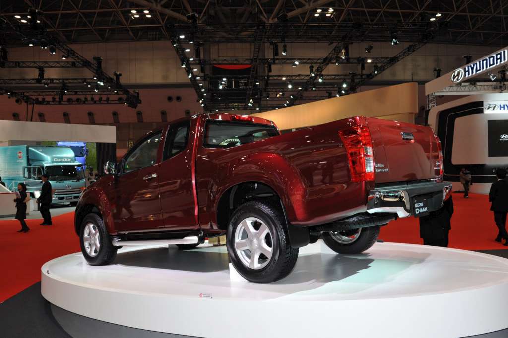 Isuzu-D-Max-2012-08.jpg