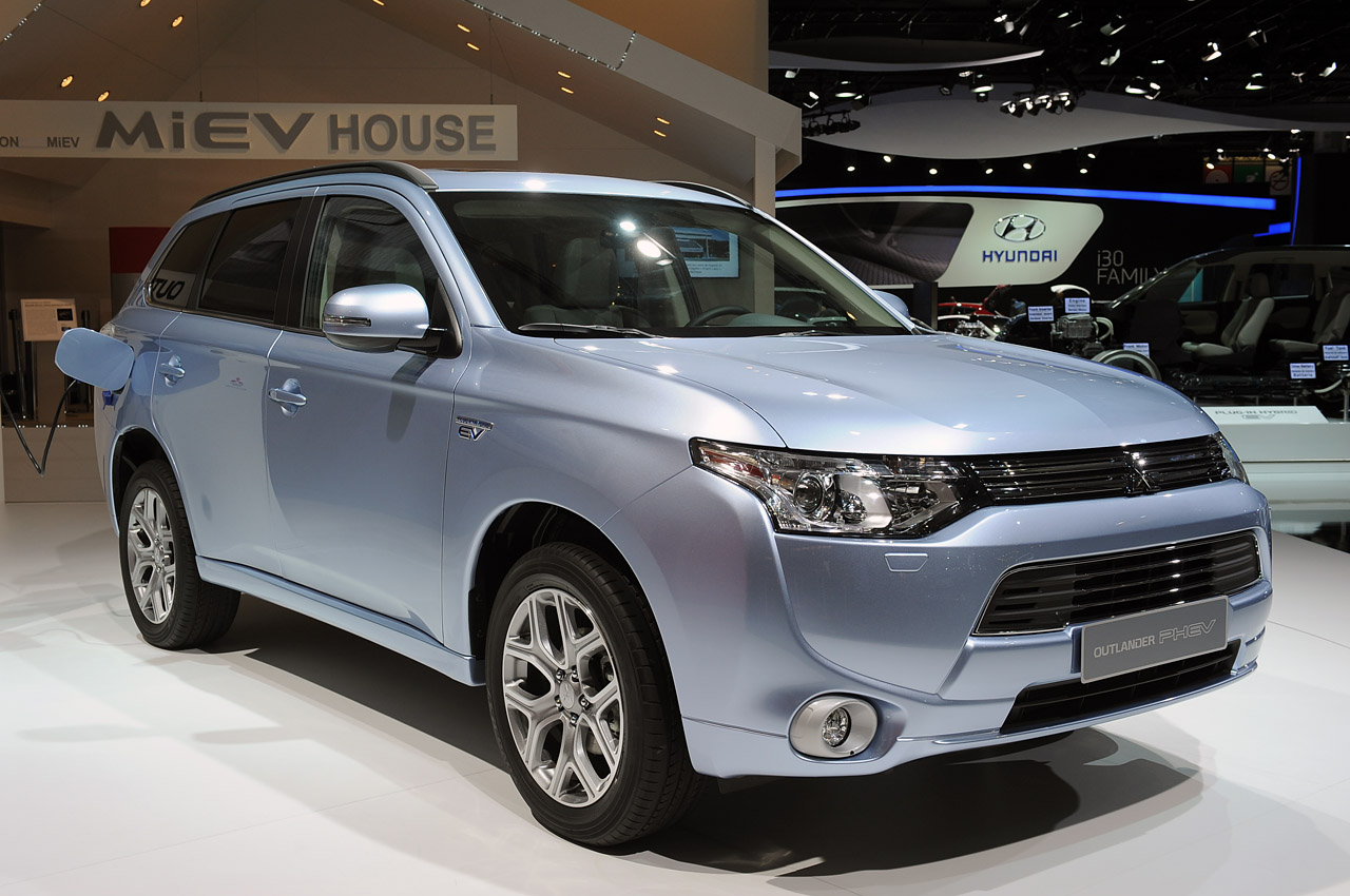 Mitsubishi-Outlander-PHEV-3.jpg