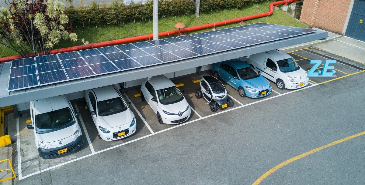 Primer-estacionamiento-solar-del-Grupo-Renault-en-la-Región-América.jpg