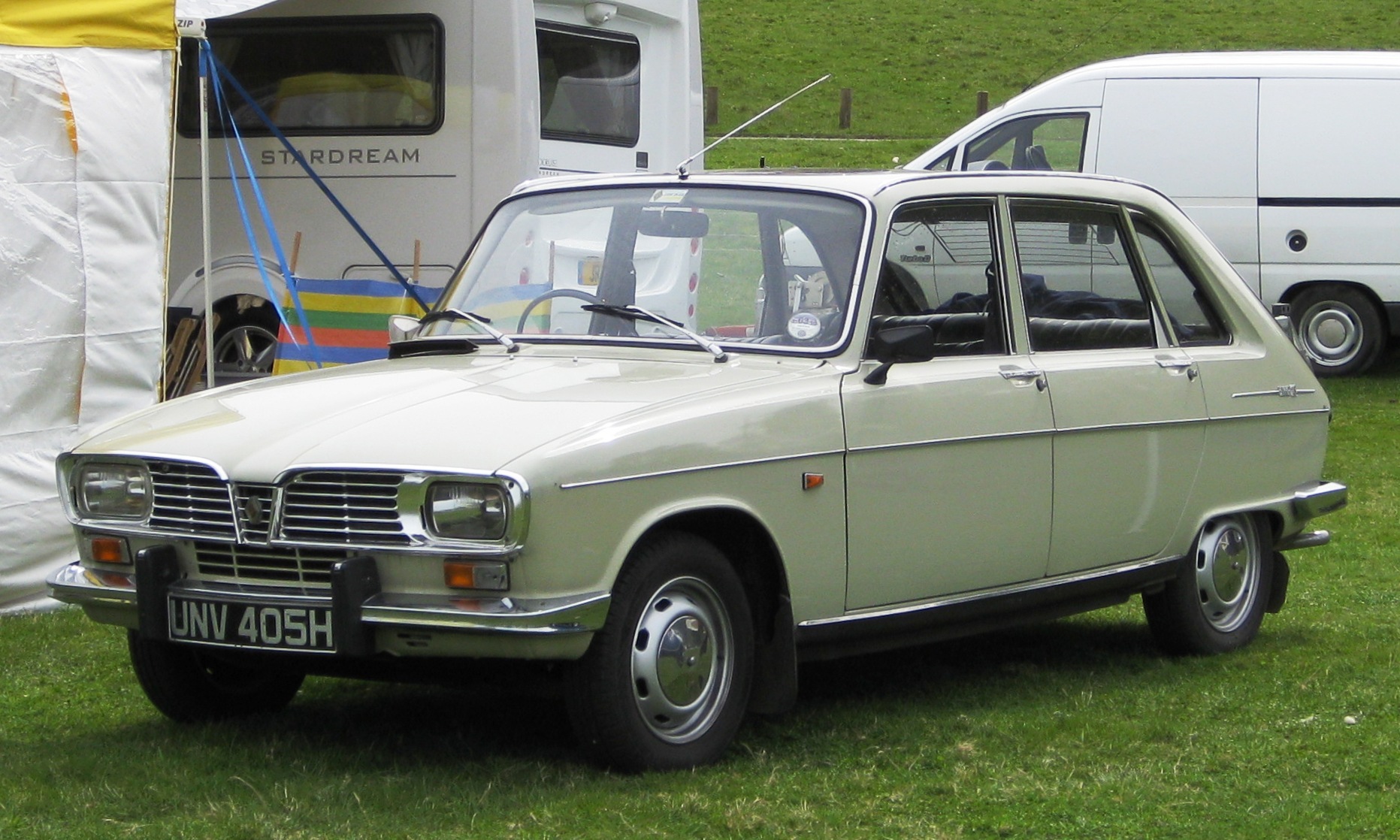 Renault_16_ca_1969_ie_a_fairly_early_one.jpg