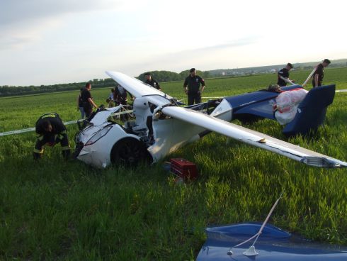 slovakian-flying-car-crashes-during-test-flight-the-pilot-lefts-uninjured-95344_1.jpg
